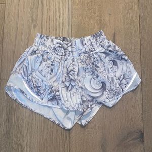 Lululemon Hotty Hots - 2.5” Inseam - No longer sold!